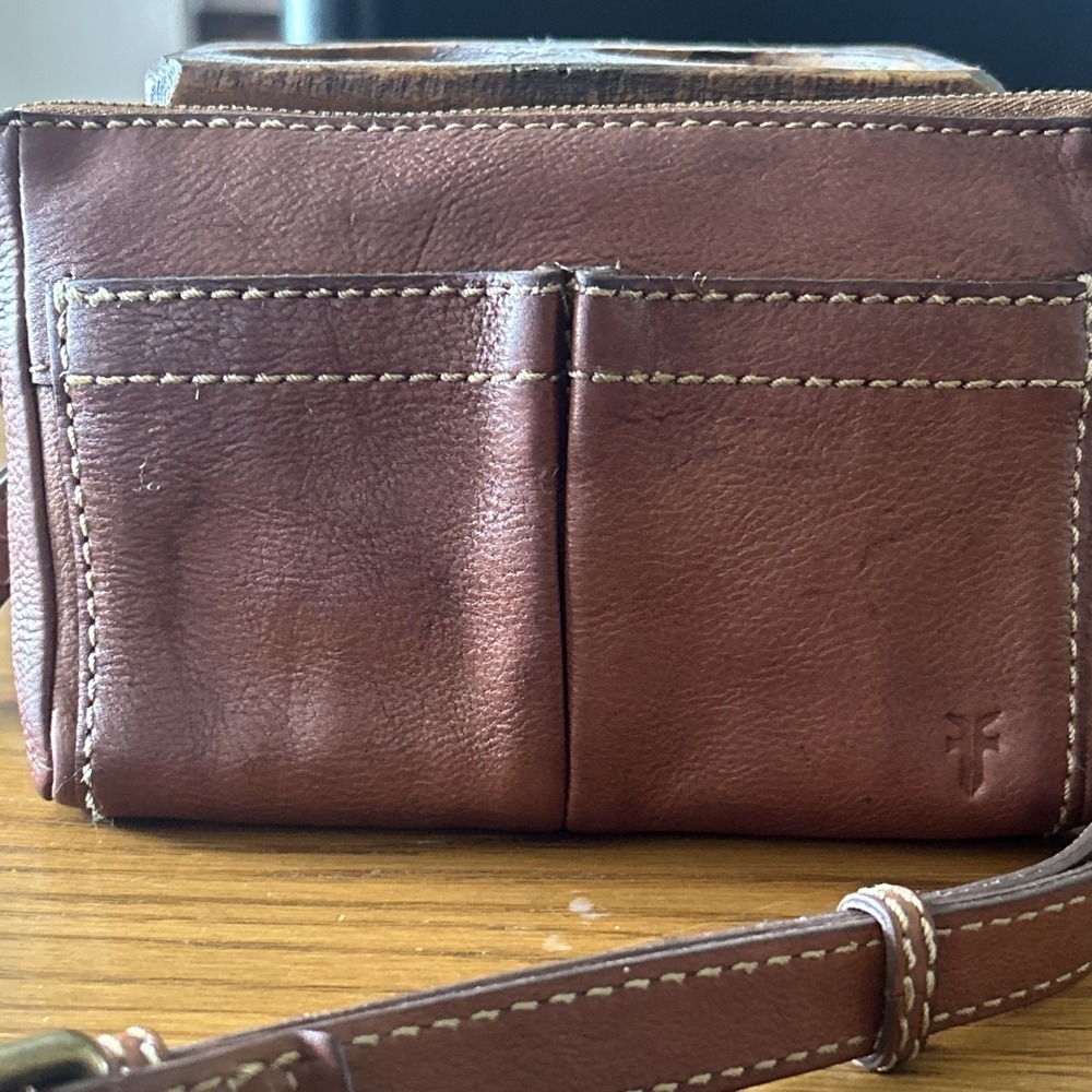 Vintage Frye Mindy Stadium Versatile Cognac Crossbody Slotted Leather Bag - Picture 2 of 10